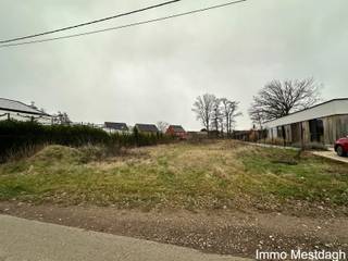 Zeldzame en rustig gelegen bouwgrond in Residentiële buurt * De Oppervlakte: Met 1.014 m² zit je ruim boven het gemiddelde voor een hedendaagse...