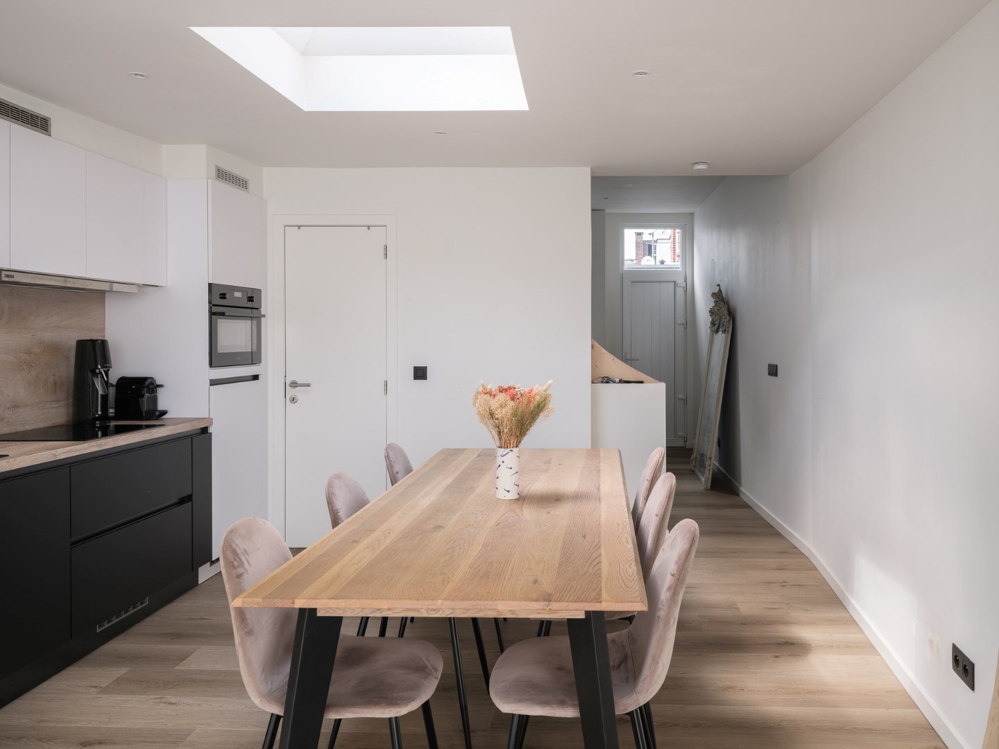 Charming, light-filled renovated townhouse for rent in Ghent - photo 5
