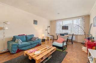 Te koop: ruim gesloten appartement in het centrum van Jette, gelegen aan de De Smet de Naeyerlaan, op korte afstand van scholen, openbaar vervoer...