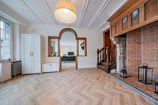 Karakteristiek huis – 227 m2 woonoppervlak + cabriolet bijgebouw – Cachet en uitzonderlijk potentieelAchter de gevel met tijdloze charme staat een...