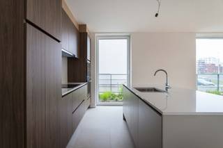 Welkom bij het nieuwbouwproject, gelegen aan de prachtige Leie in het bruisende centrum van Harelbeke. Dit unieke appartement biedt een...