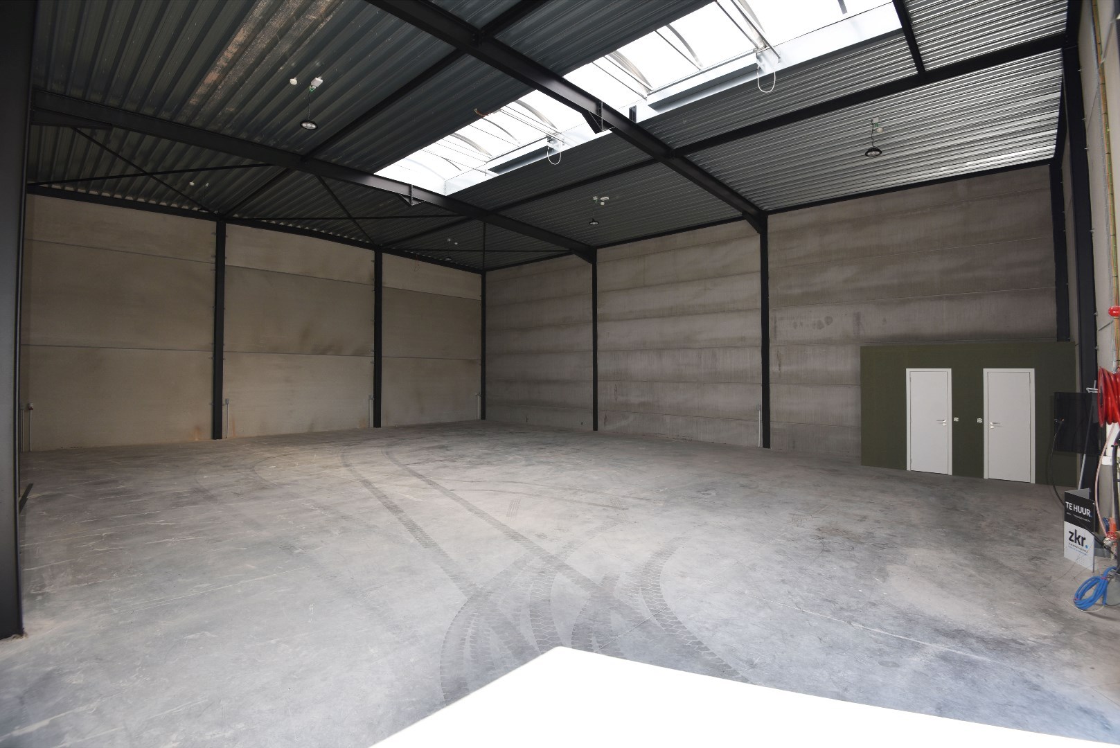 Goed gelegen nieuwbouw KMO-unit 267m² te Eeklo - foto 1