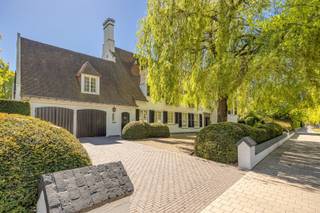 WILRIJK - Park Den Brandt: Impressive and refined villa on a 2.868m² south-facing plot, with 6 bedrooms, an indoor swimming pool with a wellness...