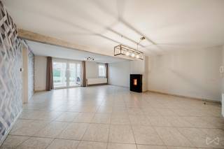 We Invest Malmedy biedt u dit gelijkvloerse appartement aan in het gewilde dorp Bernister (gemeente Malmedy), in de residentie “de...