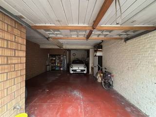  TE KOOP: Karaktervolle meergezinswoning met 2 studios & dubbele garage (+/- 95 m2) in centrum Brugge! Dit eigendom wordt u aangeboden onder het...