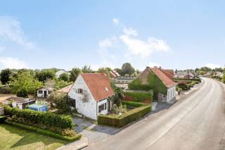 Gelegen in een prachtige omgeving ....<br /><br />Deze grond (met af te breken woning) is gelegen in een heel rustige buurt maar toch in de nabijheid van belangrijke invalswegen. <br />Hier zijn heel veel mogelijkheden om uw droomwoning op te trekken!<br /><br />Informatie over bouwmogelijkheden zijn te verkrijgen via ons kantoor!