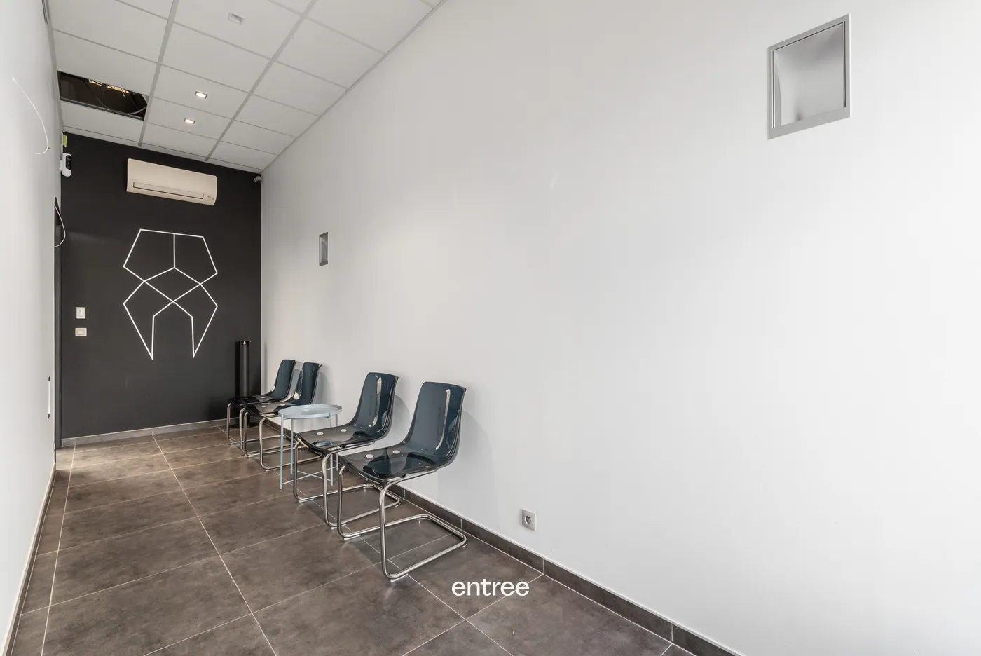 Functionele bedrijfsunit met 8 privatieve parkeerplaatsen - foto 3