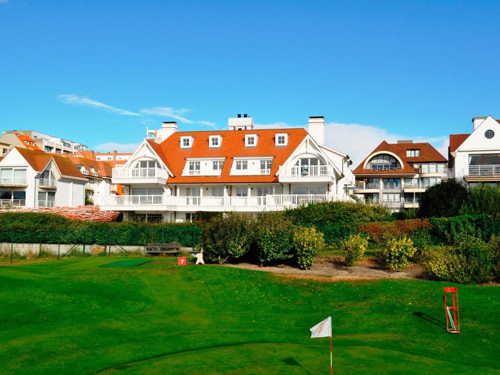 Garagebox te huur op de Kustlaan vlakbij de Minigolf Approach, het strand en de winkels van het Zoute. - foto 2