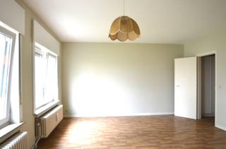 Res. Coudekercke:Te vernieuwen studio op het 4e verdiep, uitermate rustig gelegen. Volgende indeling: inkomhal, ingerichte badkamer met douche, open...