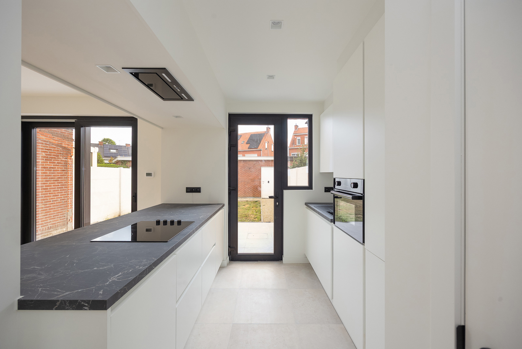 VOLLEDIG GERENOVEERDE WONING MET 3 RUIME SLAAPKAMERS & TUIN - foto 4