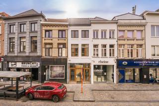 Quares - Group TREVI presenteert :Dit duplex appartement bevindt zich op de eerste en tweede verdieping van een kleinschalige residentie met op het...