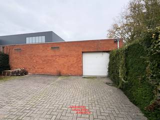 Een ruim magazijn dat perfect geschikt is voor opslag of als werkruimte. Gelegen in een rustige, afgelegen omgeving biedt deze locatie volop...