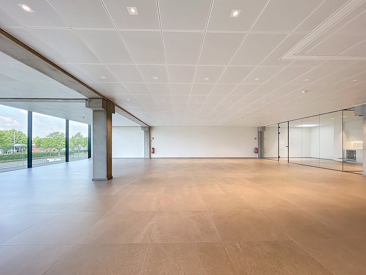 High- end nieuwbouw kantoor (333 m²) bij afrit E17 in Zele - foto 4