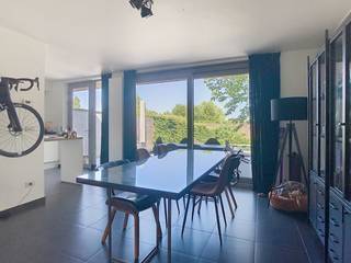 De snelste manier om een bezoek te brengen aan dit appartement? Vraag je bezoek aan via de rode knop op onze website (www.dewaele.com) en je...