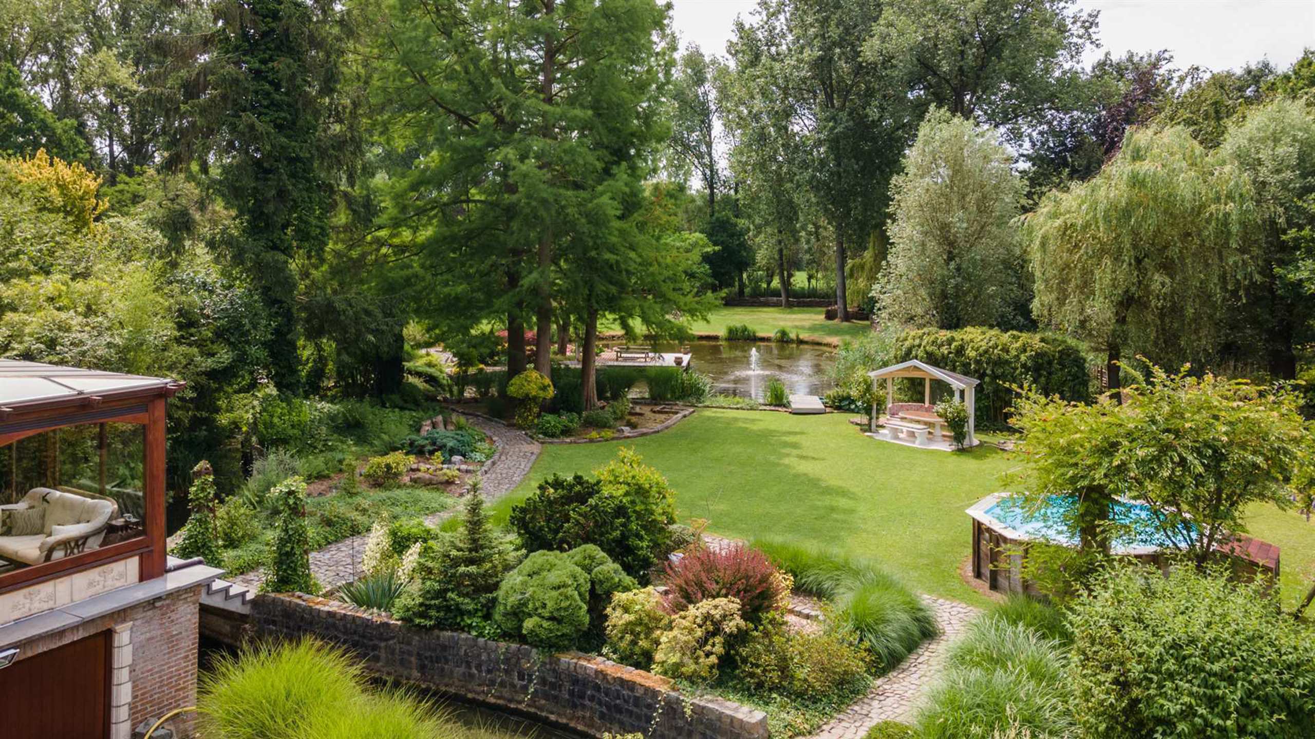 Uitzonderlijke hoeve met praktijk in oase van groen - foto 2
