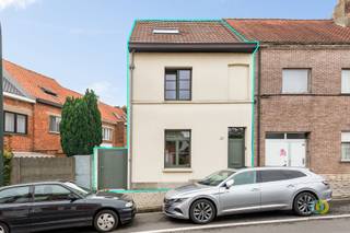Net buiten het centrum van Vilvoorde, in de rustige wijk Kassei, vindt u deze charmante driegevelwoning die doorheen de jaren met zorg...