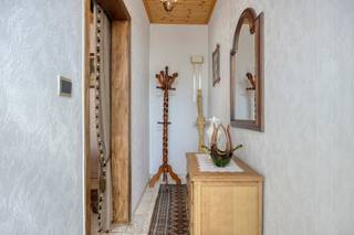Ben je op zoek naar een halfopen bebouwing met tal van mogelijkheden en een prachtig uitzicht op agrarisch gebied? Dan is deze woning op een perceel van 461 m² zeker een bezoek waard.<br /><br />Met een straatbreedte van ongeveer 10 meter biedt deze eigendom heel wat potentieel. Je kan de bestaande woning volledig renoveren en omvormen tot een hedendaagse gezinswoning, of – afhankelijk van de geldende stedenbouwkundige voorschriften en de nodige vergunningen – kiezen voor afbraak en heropbouw om jouw droomwoning volledig naar eigen smaak te realiseren.<br /><br />Indeling<br />- Gelijkvloers<br />- Inkomhal<br />- Eetruimte<br />- Leefruimte<br />- Keuken<br />- Badkamer<br />- Wasplaats<br /><br />Eerste verdieping<br />- 2 slaapkamers<br /><br />Zolderverdieping<br />- Mogelijkheid tot het inrichten van een extra slaapkamer, hobbyruimte of bureau.<br /><br />Ben je benieuwd naar de mogelijkheden die deze eigendom te bieden heeft? <br />Plan vandaag nog je bezoek. <br /><br />Meer informatie of een bezoek aanvragen?<br />Schrijf u in via de link ( https://albert.immo/listing/dwelling-for-sale-9340-lede-7777927 ) of neem rechtstreeks contact op met Robbe via robbe.van.der.cammen@albert.immo of 0498 26 28 49.