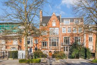 Découvrez cette magnifique maison de maître atypique, située dans l’un des quartiers les plus prestigieux de Bruxelles, à deux pas du Bois de...