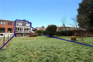 Composition :Caves : garage : 25,08 m², caves : 11,08 / 10,34 m², local chaufferie : 9,84 m², buanderie : 12,63 m².Rez-de-Chaussée : Hall d'entrée :...