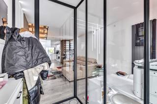 Meer voor info of een bezoek, bel 054 69 39 31 - Bent u op zoek naar een volledig gerenoveerde, energiezuinige woning waar comfort en modern...