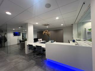 Ruim handelspand te Pelt-centrum: * Grote handelsruimte * Volledig ingericht kantoor * Kitchenette * Kelder * Parkeerplaatsen op achterliggend...