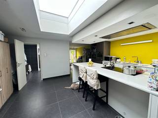 Ruime gezinswoning met 3 tot 4 slaapkamers, kelder en zonnige tuin.Ontdek deze instapklare, ruime woning die ideaal is voor gezinnen die op zoek zijn...