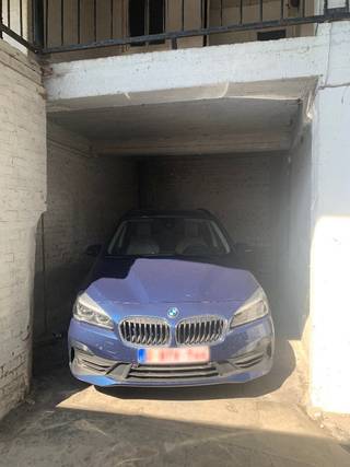 In het centrum van Ruddervoorde is deze te renoveren gezinswoning gelegen, op een perfecte ligging met winkels, diensten en openbaar vervoer...