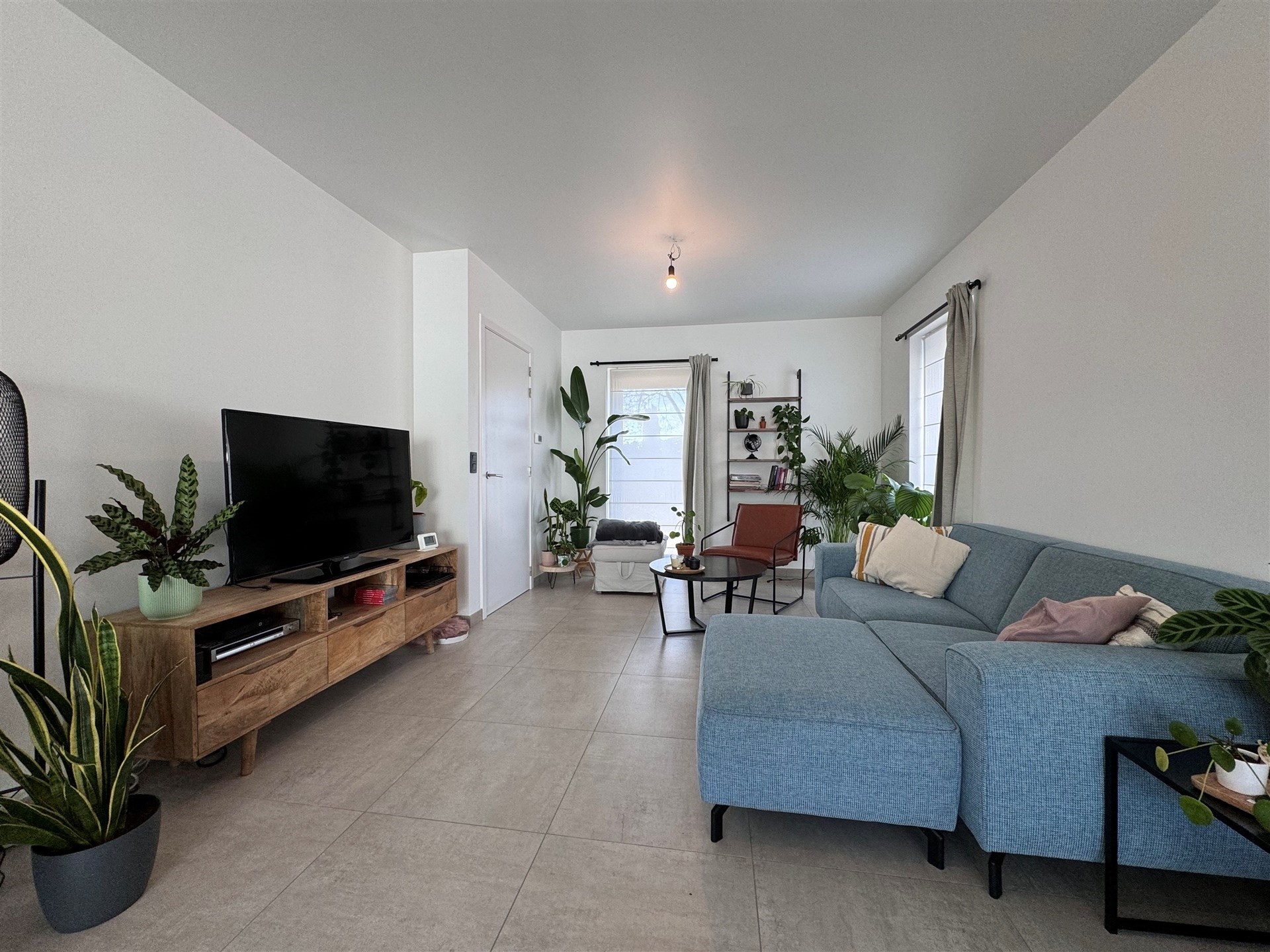 Moderne energiezuinige 3 slaapkamer woning met tuin en staanplaats. - foto 4