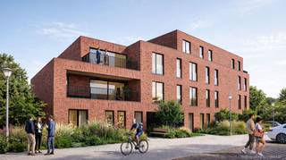 <p><strong>Bent u op zoek naar een ruim appartement in hartje Turnhout, dan wordt "Residentie Rubens" misschien wel uw nieuwe thuis. <br /><br />Deze kleinschalige residentie met 10 appartementen wordt weldra opgericht net binnen de stadsring, aan de rustige Kasteelloop, een zijstraat van de Rubensstraat en pal aan een aangename fiets- en wandelroute tussen het Stadspark, het Sint-Elisabeth ziekenhuis en het bruisende centrum. Rustig wonen dus, in een straat zonder doorgaand verkeer, en toch op een steenworp van uw dagelijkse noden. Evengoed bent u met de wagen binnen de 5 minuten op de E34 Antwerpen - Eindhoven.<br /></strong><br /><strong>Aanbod</strong> <br />Residentie Rubens bestaat uit 10 ruime appartementen met oppervlaktes van 93m² tot 138m². Elk appartement biedt daarbij plaats aan 2 volwaardige slaapkamers, een lichte leefruimte met open keuken en heerlijke terrassen met de ideale zonoriëntaties en oppervlaktes tot 17m². De 2 gelijkvloerse appartementen hebben bovendien een eigen, aangelegde tuin.<br /><br /><strong>Appartement 7 bevindt zich op de tweede verdieping en is 115m² groot + terras van +/- 12m². Het appartement is voorzien van 2 volwaardige slaapkamers. De woonkamer geniet van veel natuurlijk daglicht dankzij de raampartijen langs 2 zijden, en is voorzien van een open leefkeuken. Een schuifraam geeft toegang tot terras van 12m² met de ideale zuid oriëntatie.<br /><br /></strong>U geniet hier een optimaal wooncomfort dankzij een goed uitgekiend indelingsplan, waardoor de ruimte in ieder appartement optimaal benut wordt. In de basisprijs is een mooi budget inbegrepen voor een stijlvolle inrichting van uw keuken en badkamer en overige afwerking. <br /><br />De lift brengt u tot in de ondergrondse garage, waar plaats is gemaakt voor 10 staanplaatsen, 10 kelderbergingen en een gemeenschappelijke afvalberging. Voor uw bezoekers zijn er vlakbij voldoende openbare parkeerplaatsen in de straat. <br /><br />Uw fietsen stalt u veilig in de afgesloten fietsenstalling op de gelijkvloerse verdieping.</p>
<p><strong>Prijzen</strong><br />De prijzen starten betaalbaar <strong>vanaf 299.000 EUR</strong> exclusief kosten en parking, voor een appartement van 93 m² met 2 slaapkamers + een zonnig terras van 13 m². Wij bezorgen u graag een gedetailleerde prijsberekening inclusief staanplaats, kelderberging en de gebruikelijke aankoopkosten.<br /><br /><strong>Duurzaamheid<br /></strong>Dit zijn echte BEN (Bijna Energie Neutraal) appartementen dankzij de allernieuwste technieken: Zonnepanelen, lucht/water warmtepomp, regenwaterrecuperatie, ventilatie D,... Hier investeert u in een appartement dat klaar is voor de toekomst.<br /><br /><strong>Wie is de projectontwikkelaar Clique Invest? <br /></strong>Vanuit kleine renovaties groeide Clique Invest doorheen de jaren uit tot een professioneel georganiseerde projectontwikkelaar in volle expansie. Het is een dynamisch en ambitieus bedrijf dat al talrijke projecten gerealiseerd heeft in Vlaanderen, en is de geknipte partner bij het kopen van uw appartement. De klantenbegeleiding gebeurt in house zodat u van het prille begin tot en met de oplevering begeleid wordt bij het maken van de nodige keuzes in de afwerking.</p>
<p><strong>Nieuwsgierig geworden naar residentie Rubens? <br /></strong>Aarzel niet om ons te contacteren voor meer uitgebreide informatie, het lastenboek of een gedetailleerde prijsberekening op maat. <br />U bent uiteraard welkom bij ons op kantoor (Grote Markt 22) om het project vrijblijvend door te spreken.</p>