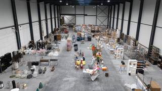 Ruim en industrieel magazijn te huur, strategisch gelegen in de industriezone van Ronse. Dit exclusieve magazijn biedt uitstekende...