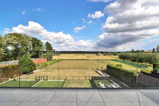 Bent u op zoek naar een bijna-energie-neutraal (BEN) en luxueus afgewerkt dakappartement met twee slaapkamers, een ondergrondse autostaanplaats...