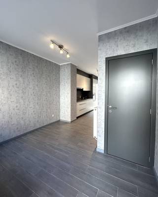 In de rustige Groenstraat in hartje Heverlee vindt u deze volledig gerenoveerde rijwoning.Het gelijkvloers bestaat uit een ruime, open leefruimte die...