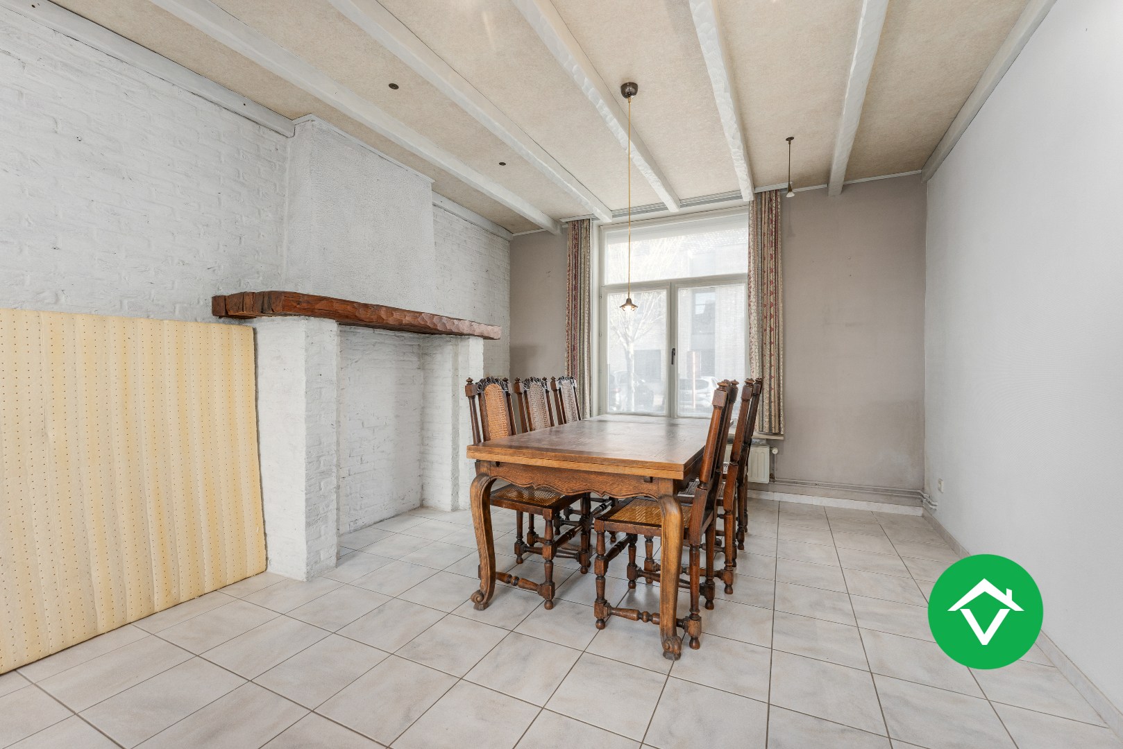 Ruim herenhuis met 4 slaapkamers en aparte garagebox in centrum Gistel - foto 4