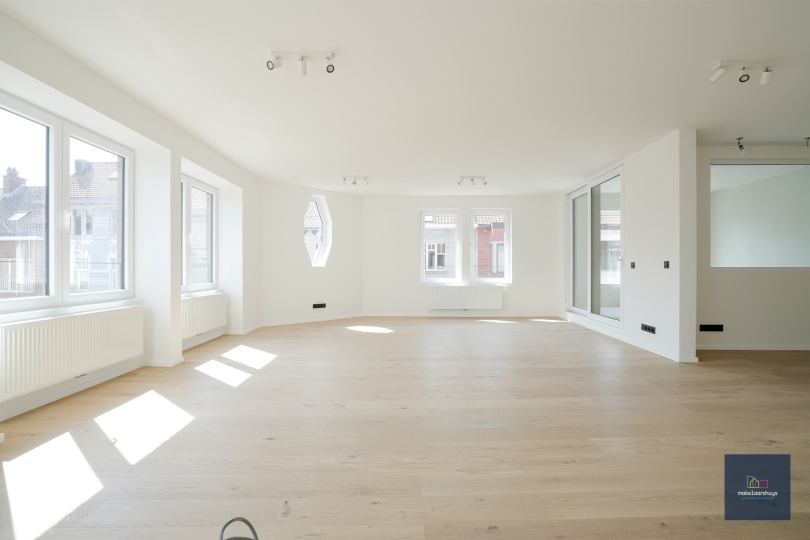 Stijlvol gerenoveerd duplex 3 slaapkamerappartement met terras - foto 3