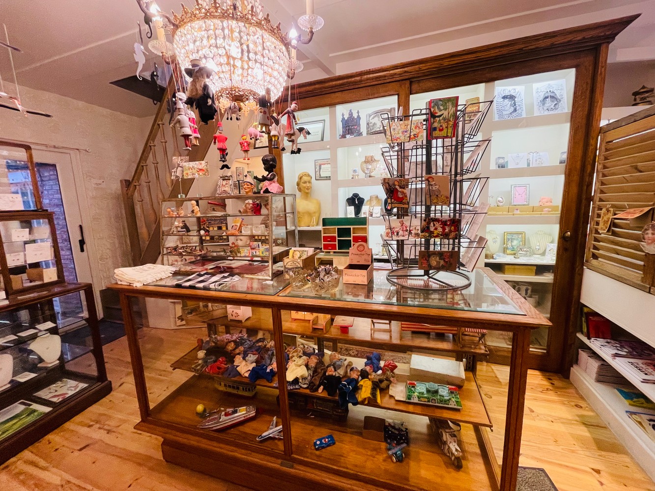 Historisch Hartje Brugge , vlakbij Het Walplein, Het Begijnhof, de Katelijnestraat , CHARMANT PITTORESK HANDELSPAND van  44 m² op gelijkvloers met stadspatio, 1é Verd 30 m² + mezzanine van 10m² - foto 5