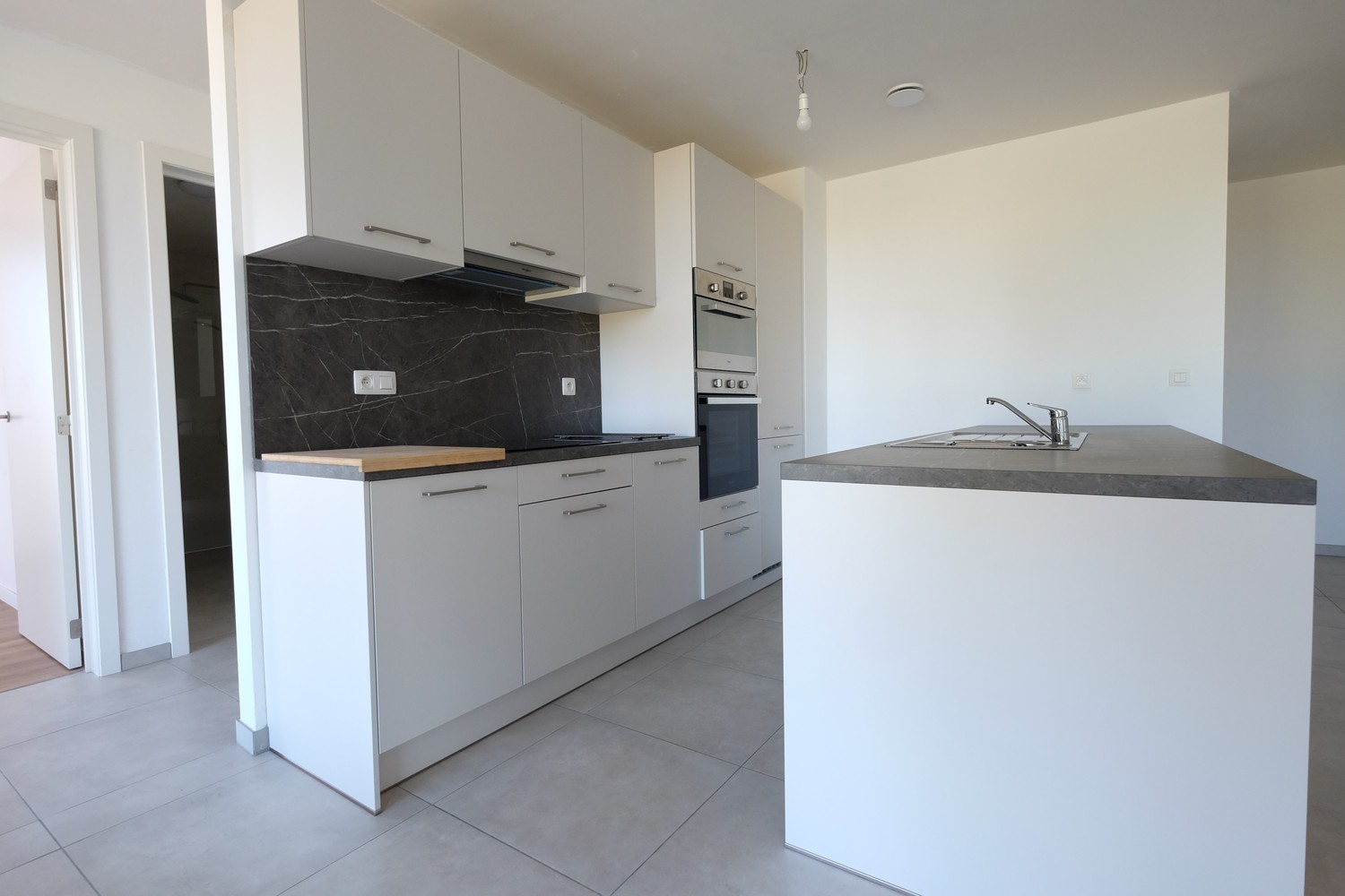 Knap nieuwbouwappartement met 2 slaapkamers en rustig terras tegenover het ziekenhuis - foto 5
