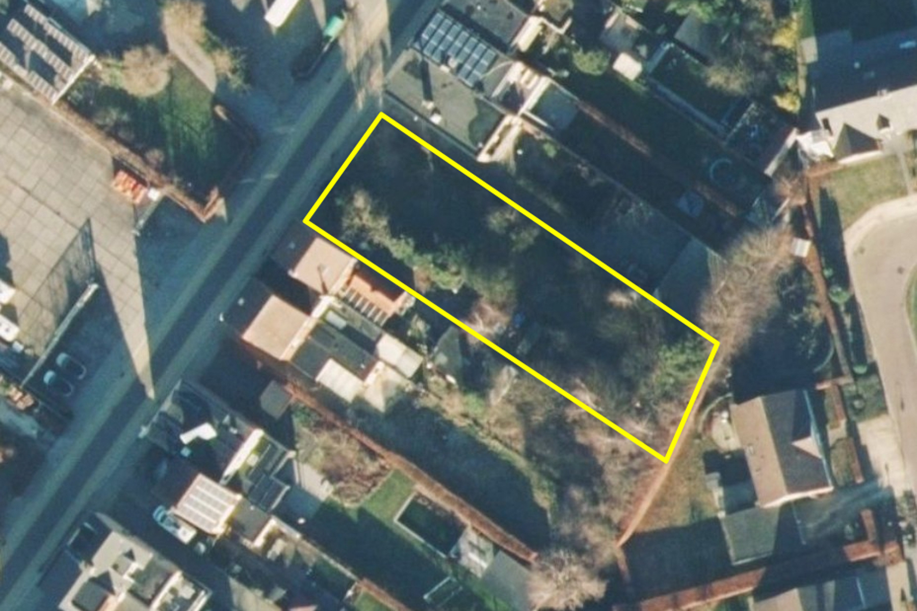 Bouwgrond van 876,80 m² voor ruime halfopen woning. - foto 2