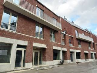 Ruime garagebox voor 2 auto’s, gelegen aan Orleansplein, AARSCHOT.Te huur: zeer ruime garagebox gelegen op wandelafstand van het centrum van...