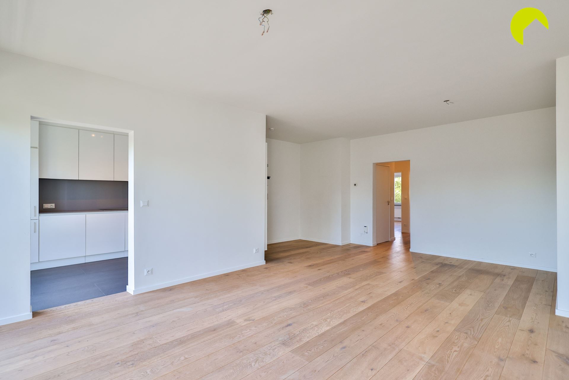 100% gerenoveerd appartement in rustige straat! - foto 2