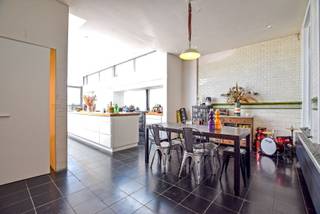 Met smaak gerenoveerde woning op een perceel van 747m² met toegang langs de zijkant. Deze woning werd in 2014 gerenoveerd. Hierbij werden...