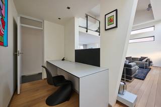 Op een prachtig landelijke locatie omgeven door groen, kan u deze architecturale moderne villa terugvinden. Traditioneel gebouwd in 1998, met oog...