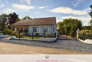 Op zoek naar een plek waar rust, ruimte en natuur samenkomen?Deze charmante vrijstaande woning uit 1988 ligt in een landelijke omgeving aan een...