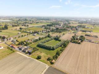 Unieke bouwgrond van 3300m2 + 2 hectare reeds aangelegde en omheinde weide/tuin. Ideaal voor paardenliefhebbers. BUITENKANS voor wie een...