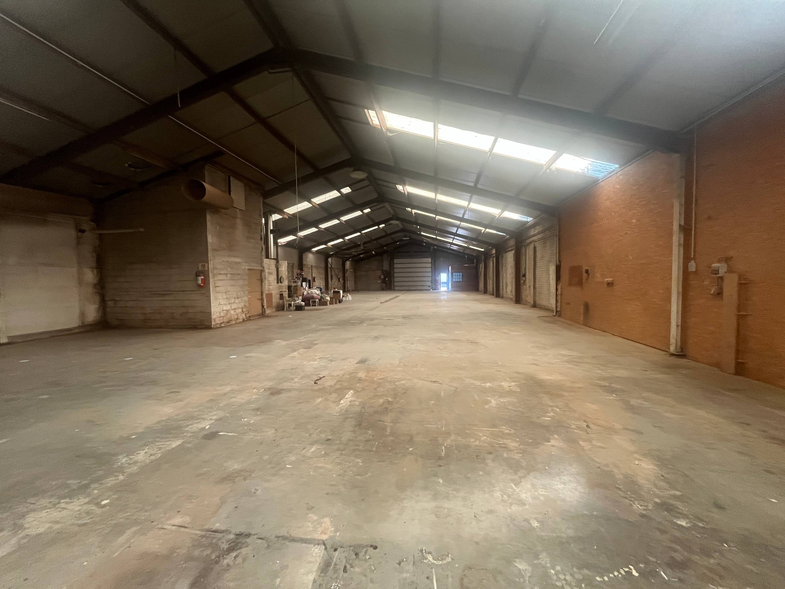 Loods te huur van +/- 725m2 - foto 3