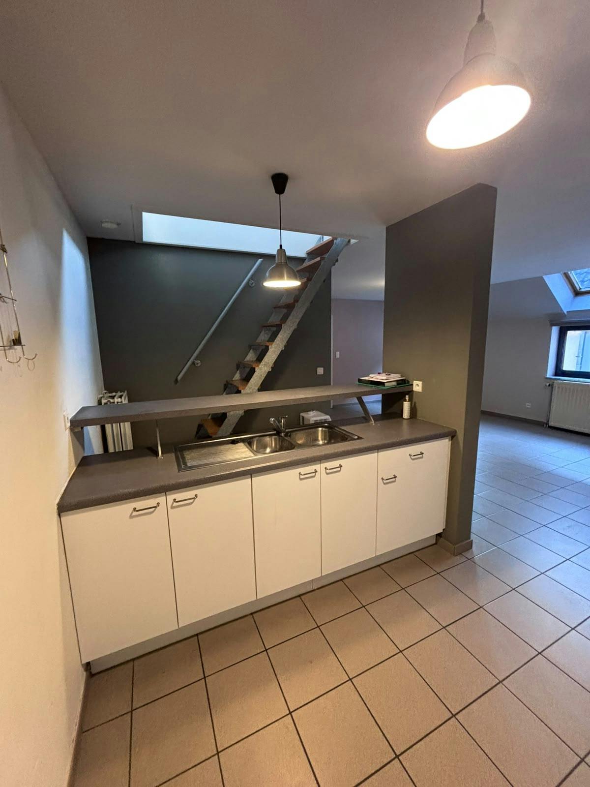 Spacieux appartement duplex d'une chambre dans le centre de Bree - photo 5