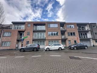 Zeer energiezuinig en ruim appartement met lift en PDit prachtig appartement is ideaal gelegen nabij het centrum van Brasschaat, op wandelafstand van...
