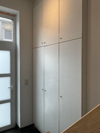 Te Hamme, bieden wij U een gezinswoning te huur aan centraal gelegen in de buurt van de winkel.De woning bestaat uit een inkom, ruime leefruimte,...