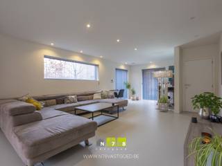 <span><strong>MODERNE VRIJSTAANDE WONING MET 3 SLAAPKAMERS OP EEN PERCEEL VAN 18A37CA TE LANKLAAR. <br /><br />TROEVEN<br /></strong>- Hedendaagse, stijlvolle woning.<strong><br /></strong>- Gelegen in een rustige, bosrijke omgeving.<br />- Volledig instapklaar! Afgewerkt met hoogwaardige materialen! <br />- Zeer energiezuinige woning : label A!<br />- Zeer ruime woning met een bewoonbare oppervlakte van 205 m2. <br />- Airco in de slaapkamers!<br />- Perceel van 18A37CA.<br />- Groot terras met uitzicht op de achtertuin.<br />- Ruime tuin aan de achterzijde van de woning.<br />- Vrijstaande garage.<br />- Volledig onderkelderd.<br /><strong><br />KELDERVERDIEPING -1 (169 m²) | </strong>aanwezigheid van verschillende ruimten en volledig onderkelderd. <strong><br /></strong><strong><br />GELIJKVLOERS 00<br /></strong>- Inkomhal ((3,74m x 1,00m) + (5,44m x 1,89m) = 14,02m²): trap naar verdieping 1, epoxy gietvloer. <br />- Woonkamer ((4,86m x 7,97m) + (1,89m x 3,62m) = 45,57m²): schuifraam naar het terras, veel lichtinval dankzij grote raampartijen, doorloop naar de keuken, epoxy gietvloer. </span><br /><span>- Keuken (6,90m x 6,20m = 42,78m²): keukenwand met onder-bovenkasten, lades, microgolfoven, combi-oven, koelkast, koffieapparaat; kookeiland met inductiekookplaat, dampkap, spoelbak, vaatwasser, geïntegreerde eettafel; airco, veel lichtinval door grote raampartij, epoxy gietvloer. </span><br /><span>- Toilet (1,70m x 1,06m = 1,80m²): spoelbakje, hangtoilet, epoxy gietvloer. </span><br /><span>- Berging (4,20m x 3,93m = 16,51m²): aansluiting wasmachine &amp; droogkast, badmeubel met enkele lavabo en onderlades, inloopdouche, toegang zijkant woning, epoxy gietvloer. </span><br /><br /><span><strong>VERDIEPING</strong> <strong>+01</strong></span><br /><span>- Overloop (1,17m x 10,00m = 11,70m²): trap naar het gelijkvloers, luik naar de bergzolder, keramische tegel. <br />- Badkamer (4,20m x 3,93m = 16,51m²): ingericht badmeubel met dubbele lavabo, lades, kolomkasten, spiegel met LED verlichting; ligbad, ruime inloopdouche met wandbetegeling, hangtoilet, keramische tegel. <br />- Slaapkamer 1 (3,60m x 4,22m = 15,19m²): airco, keramische tegel. <br />- Slaapkamer 2 (3,60m x 4,20m = 15,12m²): airco, keramische tegel. <br />- Slaapkamer 3 (4,20m x 3,90m = 16,38m²): airco, keramische tegel. <br />- Dressing: (3,60m x 2,60m = 9,36m²): keramische tegel. <br /><br /><strong>BERGZOLDER</strong> <strong>+02<br /></strong></span><br /><span><strong>EXTERIEUR<br /></strong>- Vrijstaande garage met reeds aanwezige voorzieningen voor plaatsing keuken en badkamer, houtkachel.</span><br /><span>- Aangelegde voortuin met beklinkerde oprijlaan.<strong><br /></strong>- Ruim terras: gepolierd betonvloer. <br />- Volledig omheinde tuin. <br />- Kabels voorzien voor verlichting in de tuin en elektrische toegangspoort.<br /><br /><strong>18 ZONNEPANELEN SINDS 31/07/2012</strong><br />- Opbrengst groencertificaat per 1000 kWh: 210 EUR.<br />- In de verkoopprijs zit het volledige zonnepanelensysteem begrepen (zonnepanelen, omvormer, collectoren e.a. toebehoren).<br />- Raming jaarlijkse kWh: 4500<br /><br />Bekijkt u deze advertentie via een aanverwante vastgoedsite, surf dan zeker naar onze website <strong>www.N78vastgoed.be</strong> voor een uitgebreide beschrijving en foto's. <strong>Meer info: +32 (0)89 86 18 88 of info@N78vastgoed.be.</strong></span>