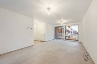 Dit klassieke nieuwbouwproject in Moeskroen staat voor zorgeloos wonen op een centrale ligging.<br /><br />De architectuur straalt rust en elegantie uit, terwijl het interieur volledig inspeelt op de noden van hedendaags wonen: energiezuinig, praktisch en comfortabel.<br />Elke appartement werd ontworpen met aandacht voor functionaliteit, natuurlijke lichtinval en afwerkingskwaliteit.<br />Aangename terrassen. <br /><br />Een project dat niet alleen vandaag overtuigt, maar ook op lange termijn zijn waarde en uitstraling behoudt.<br /><br />Meer info bij Immo Beguin: sebastien@immobeguin.be