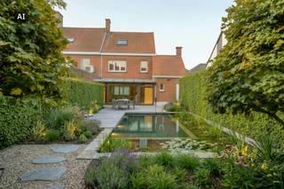 Deze gezellige woning te koop is gelegen aan de Oostnieuwkerksesteenweg 60 in Roeselare en staat op een perceel van 360 m². Dit huis te koop beschikt over een praktische indeling, garage, oprit en aangename tuin. Dankzij de strategische ligging zijn het centrum van Roeselare en belangrijke verbindingswegen en winkels vlot bereikbaar.<br /><br />Indeling van het huis te koop:<br /><br />Gelijkvloers: inkom/traphal, woonkamer met houtcassette, keuken, berging, veranda, apart toilet en garage met zolderruimte<br /><br />Eerste verdieping: nachthal, bureau/dressing en 2 slaapkamers<br /><br />Tweede verdieping: 3de slaapkamer en bergruimte<br /><br />Buiten: aangelegde oprit en aangename afgesloten tuin.<br /><br />Instapklaar, geen renovatieverplichting, blanco elektrische keuring en goed onderhouden!<br /><br /><br />Bestuursmaatregelen in het maatregelenregister: nee<br /><br />Deze AI-visualisaties zijn bedoeld als inspiratie. Er werd geen rekening gehouden met technische specificaties, stedenbouwkundige voorschriften of de concrete mogelijkheden tot realisatie.